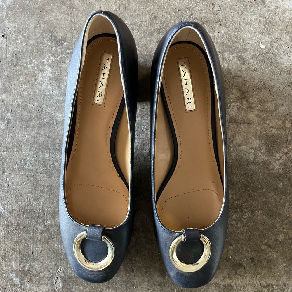 Tahari navy blue, 1 1/2 inches
